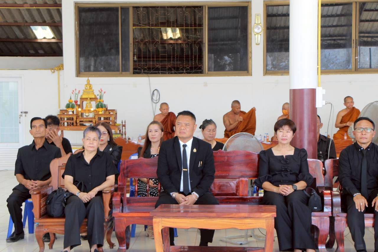 นาย ประสิทธิ์ สาขา ผู้อำนวยการเเขวงทางหลวงสกลนครที่ 1 เป็นประธานในพิธีฌาปนกิจศพ